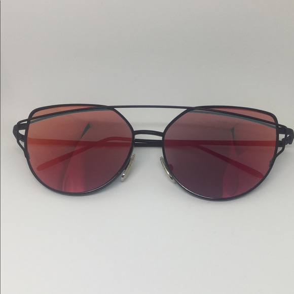 Glasses - Picture 4 of 8